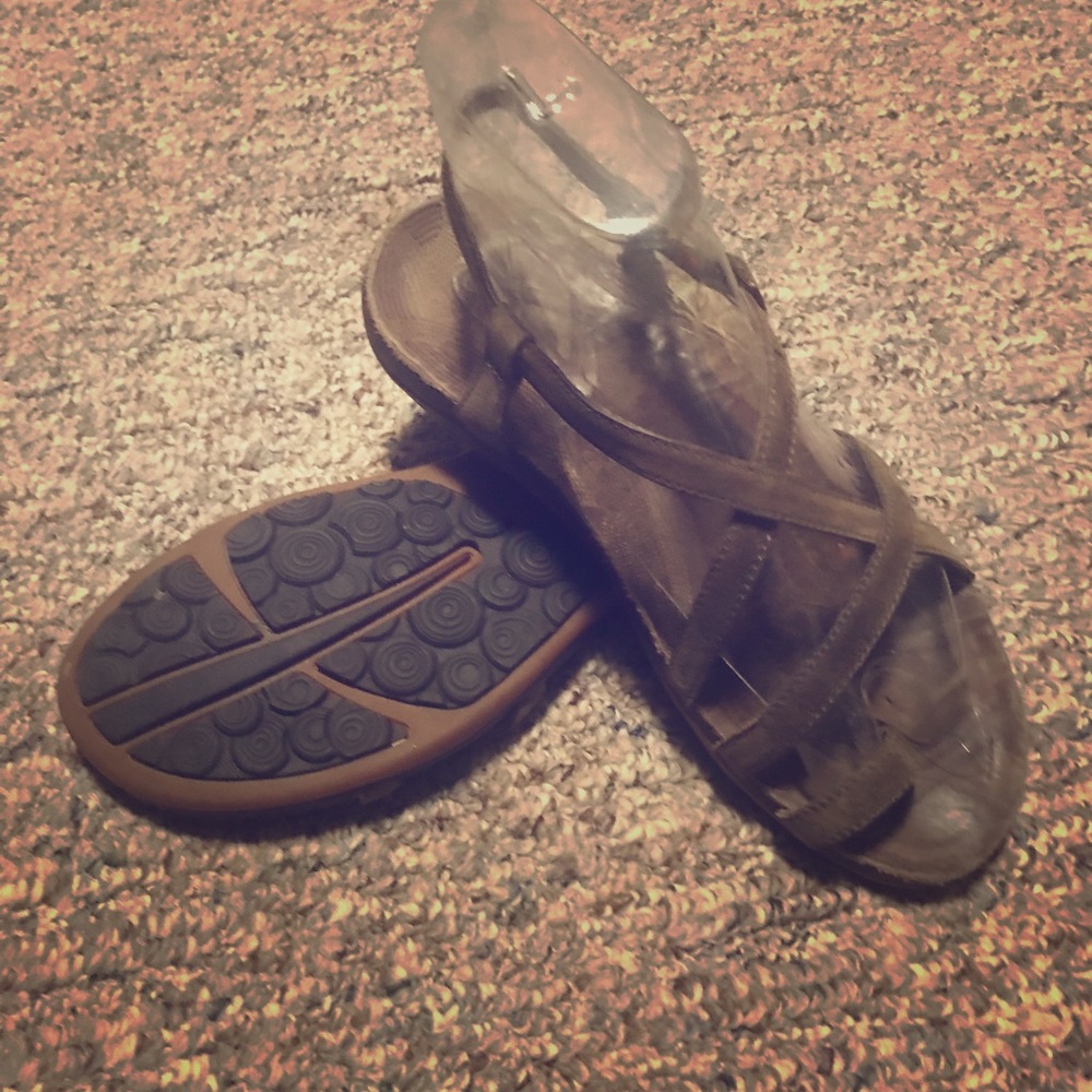 Brown leather Chaco Sandler’s size 8